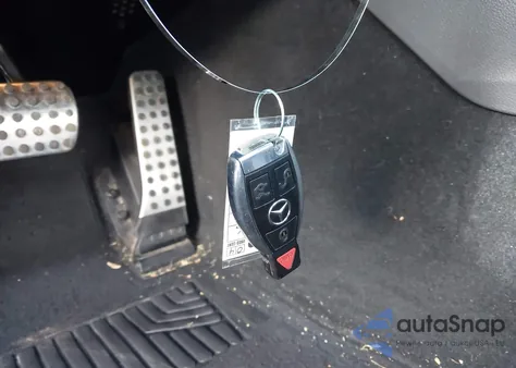 2013 Mercedes-Benz E 350 4Matic из США, поврежденный, VIN WDDHF8JB7DA686267